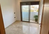 Appartement vide à louer à Abdelmoumen