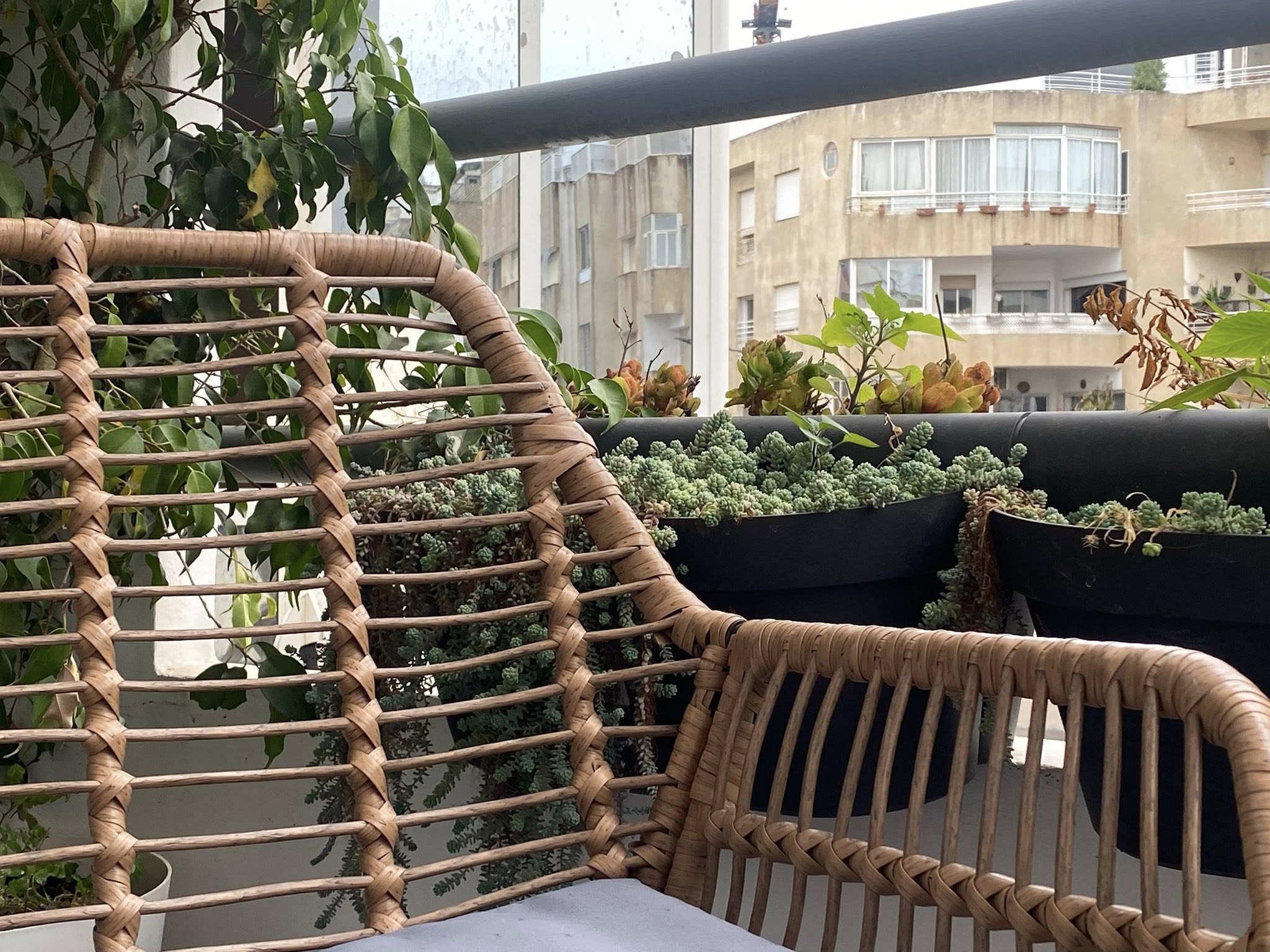 Studio vide à louer à agdal à côté le mall