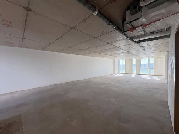 Bureau neuf à louer vide à CFC