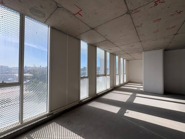 Bureau neuf à louer vide à CFC