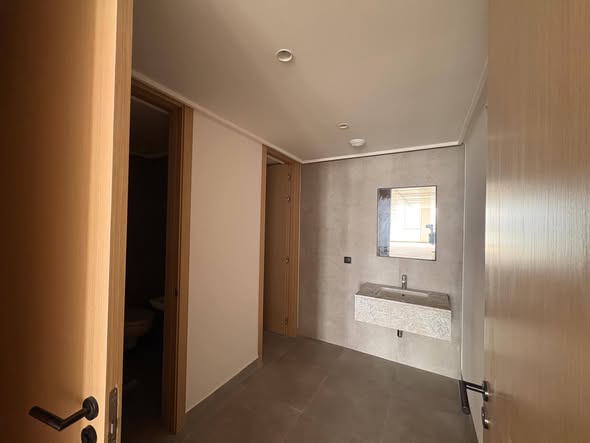 Bureau neuf à louer vide à CFC