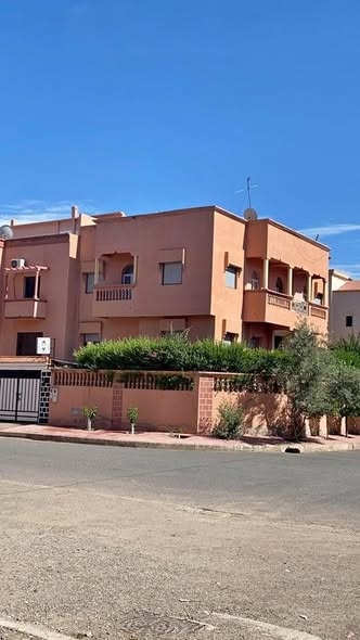 Etage villa à louer vide située au quartier Massira