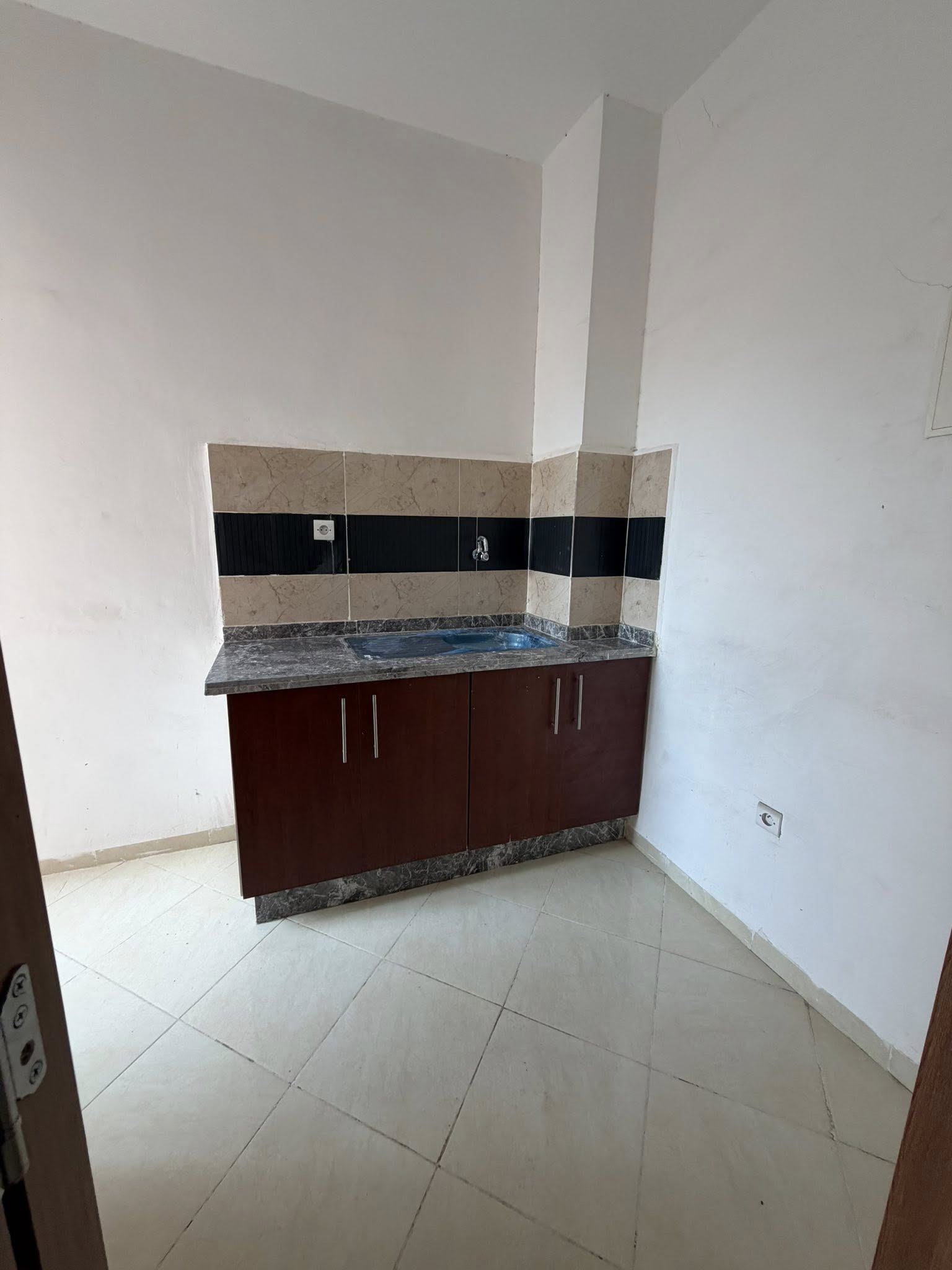 Appartement non meublé à louer à Route de casa