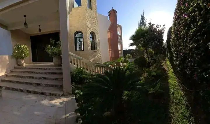 Superbe Villa de Prestige à vendre à Illigh