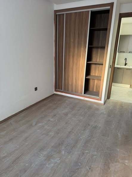 studio à louer vide quartier des hôpitaux