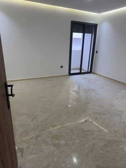 studio à louer vide quartier des hôpitaux