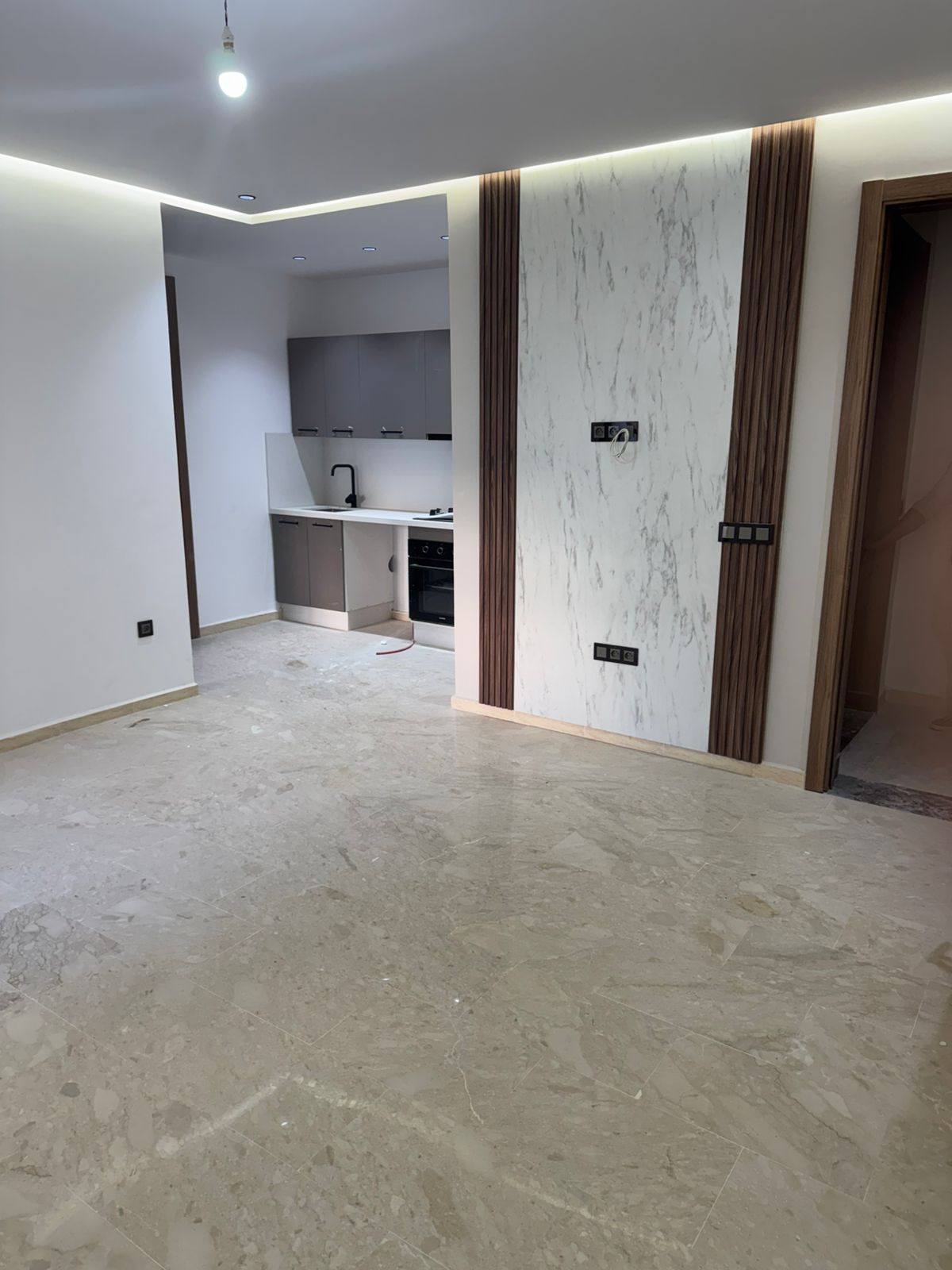 studio à louer vide quartier des hôpitaux