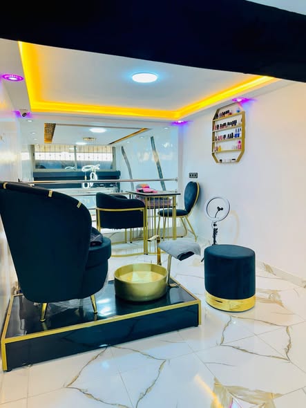 salon coiffure femme à louer Anassi