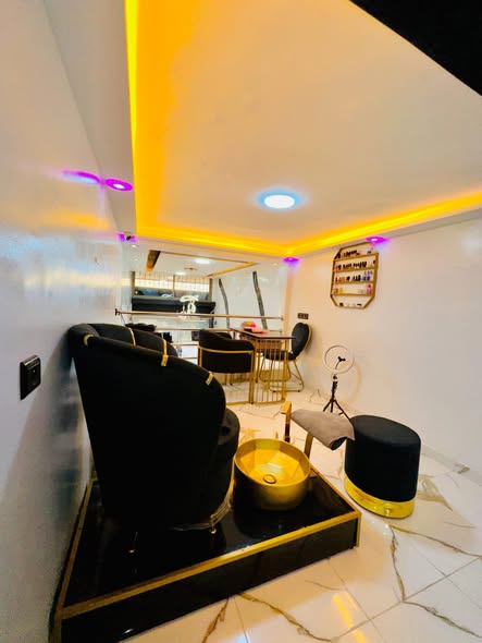 salon coiffure femme à louer Anassi