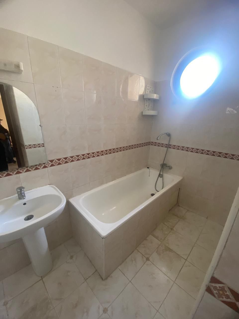 Appartement meublee à louer à côté place de russie