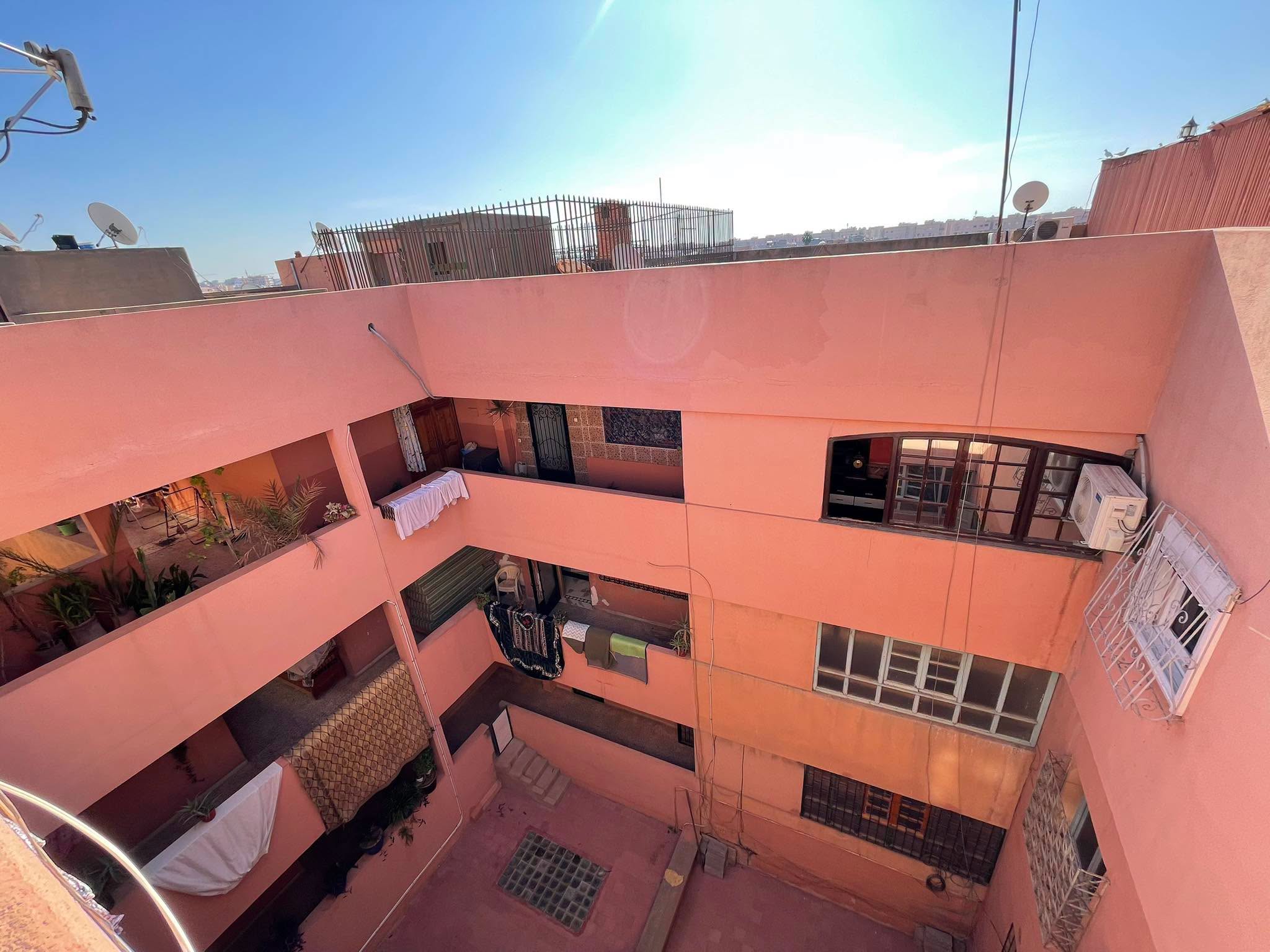 grand appartement a vendre à AIN MEZZOUAR