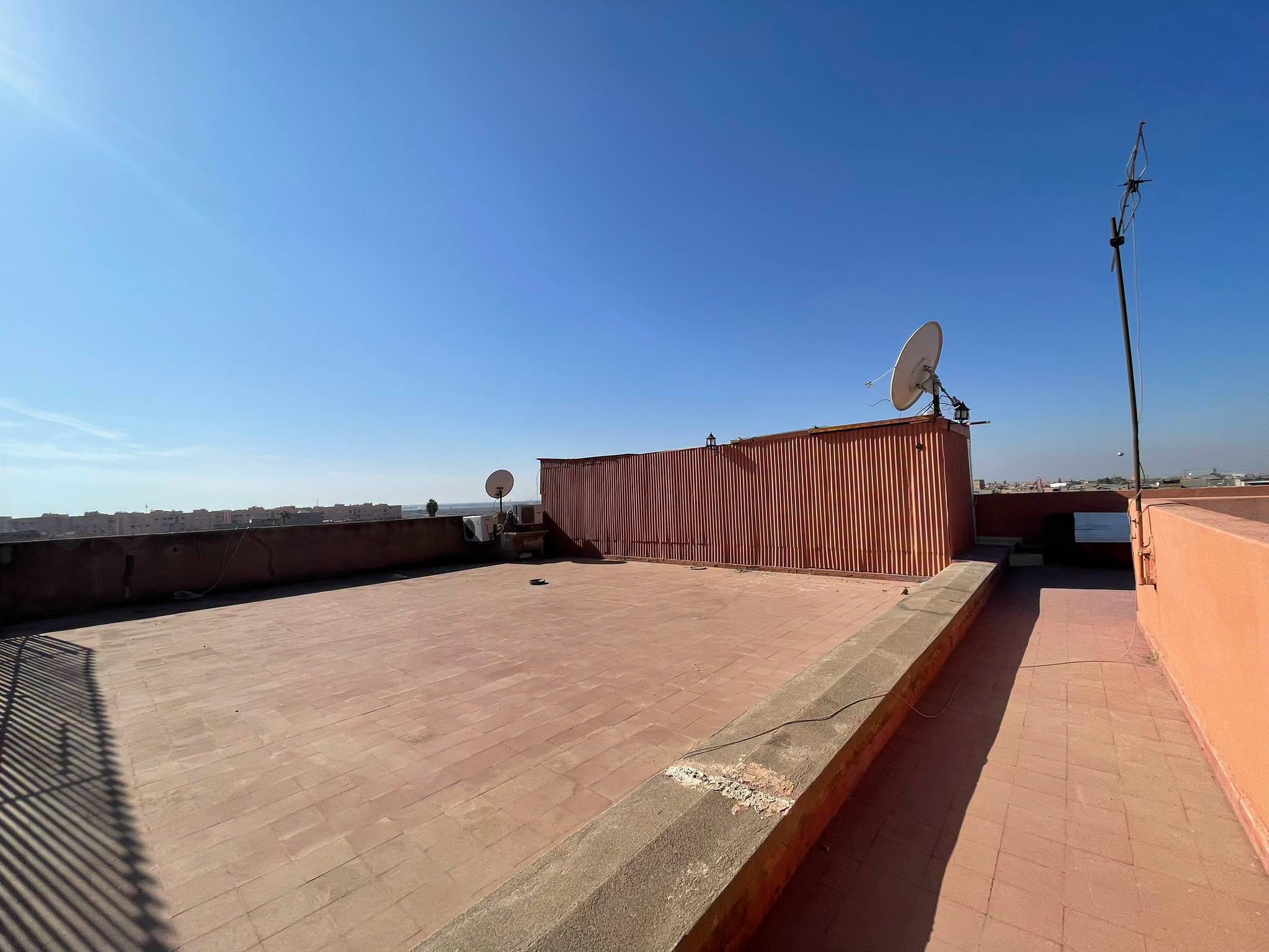 grand appartement a vendre à AIN MEZZOUAR