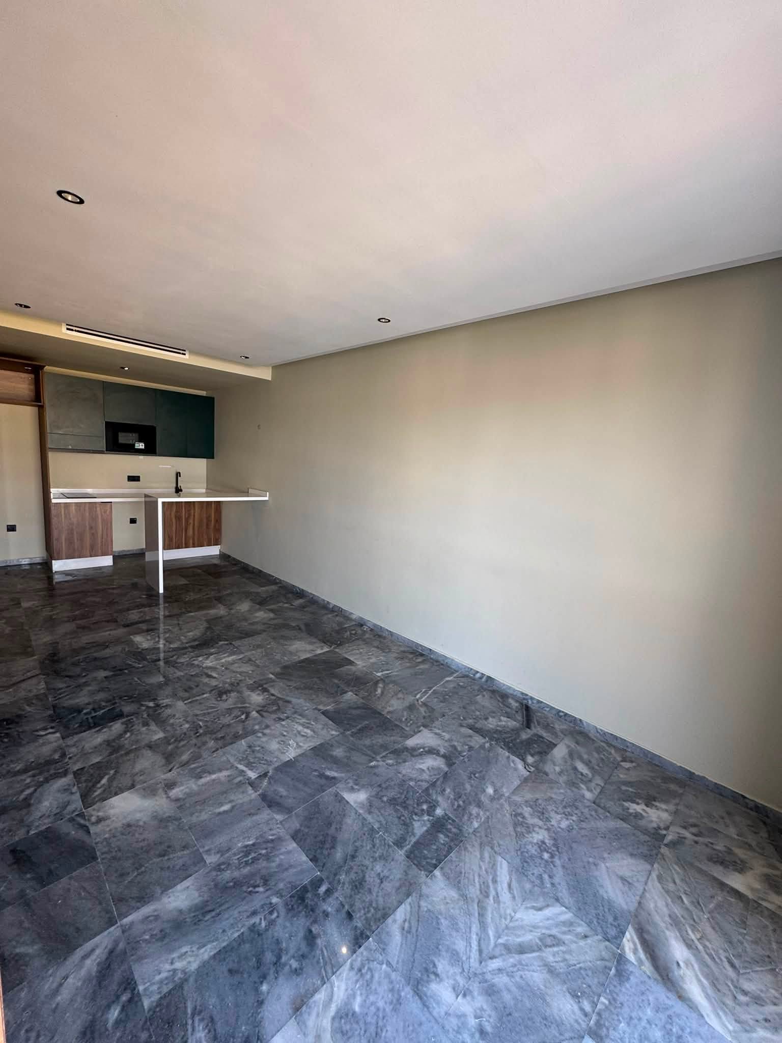 Location studio vide quartier des Hôpitaux