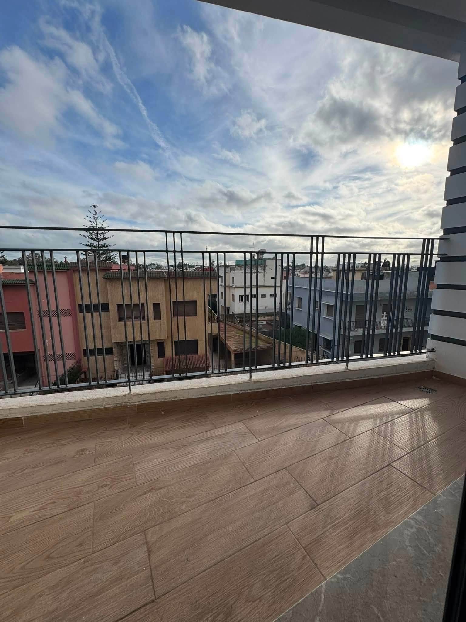 Studio à louer quartier des Hôpitaux vide