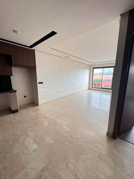 Studio à louer quartier des Hôpitaux vide