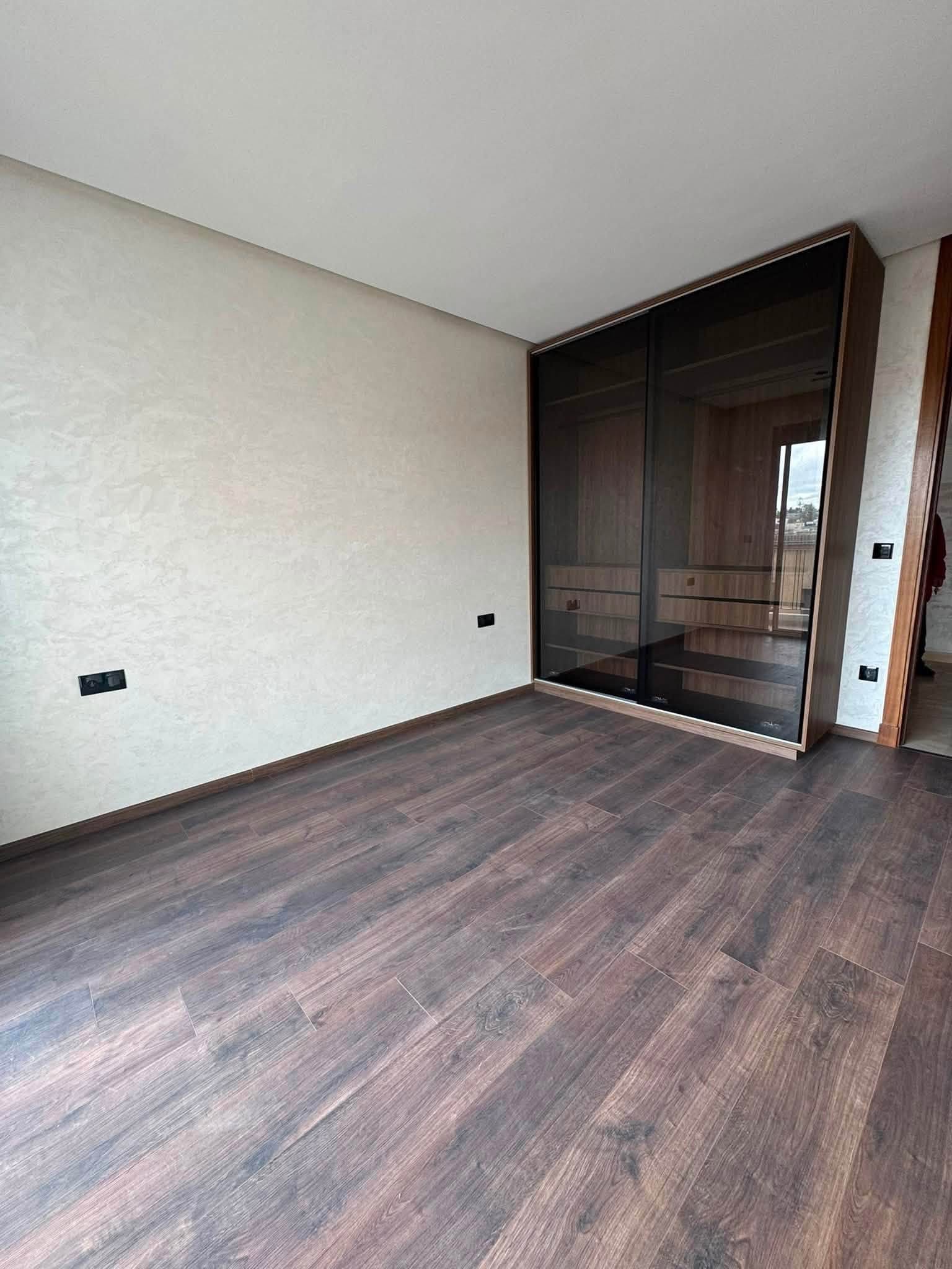 Studio à louer quartier des Hôpitaux vide