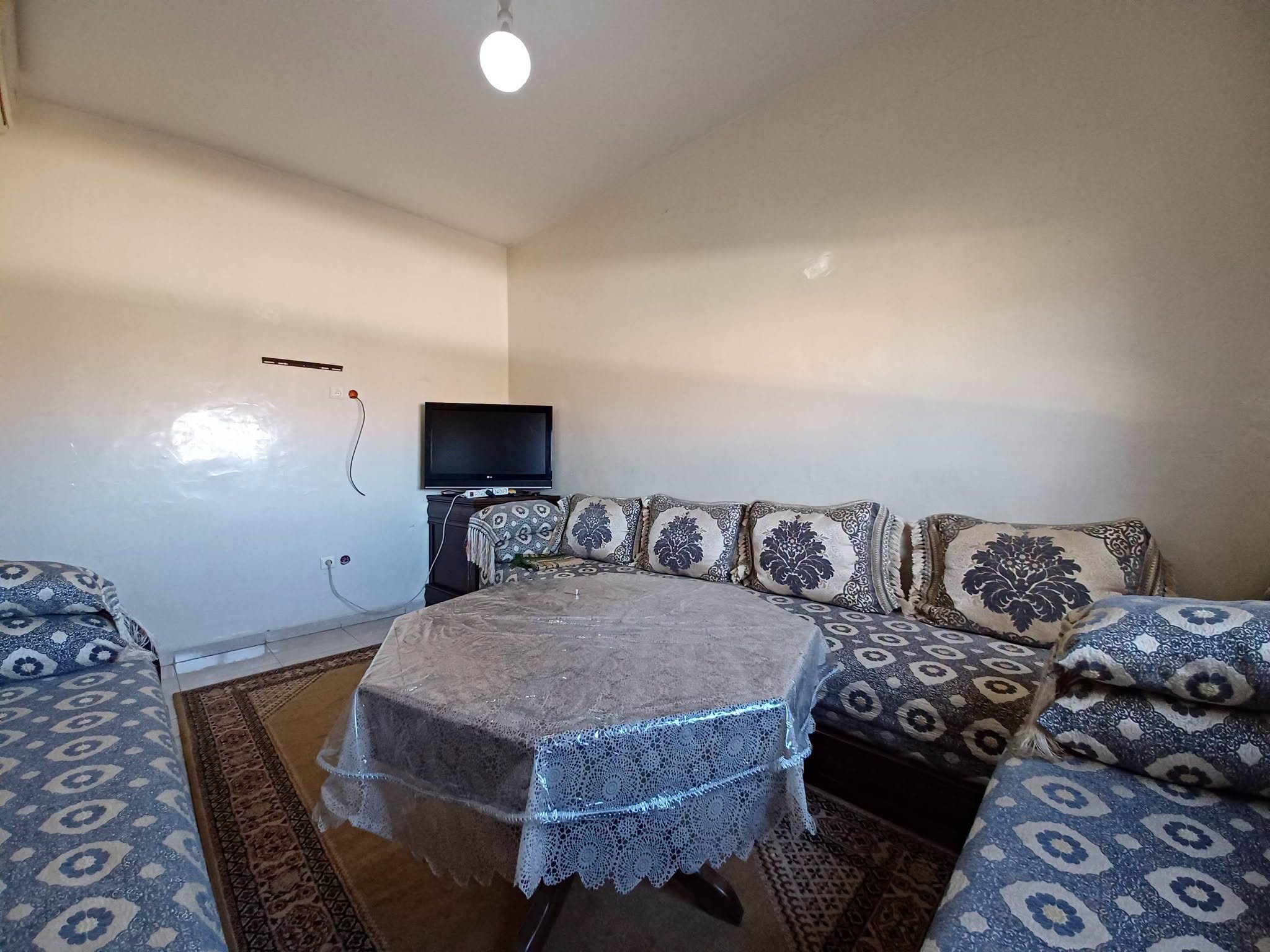 Studio meublé en location longue durée MABROUKA