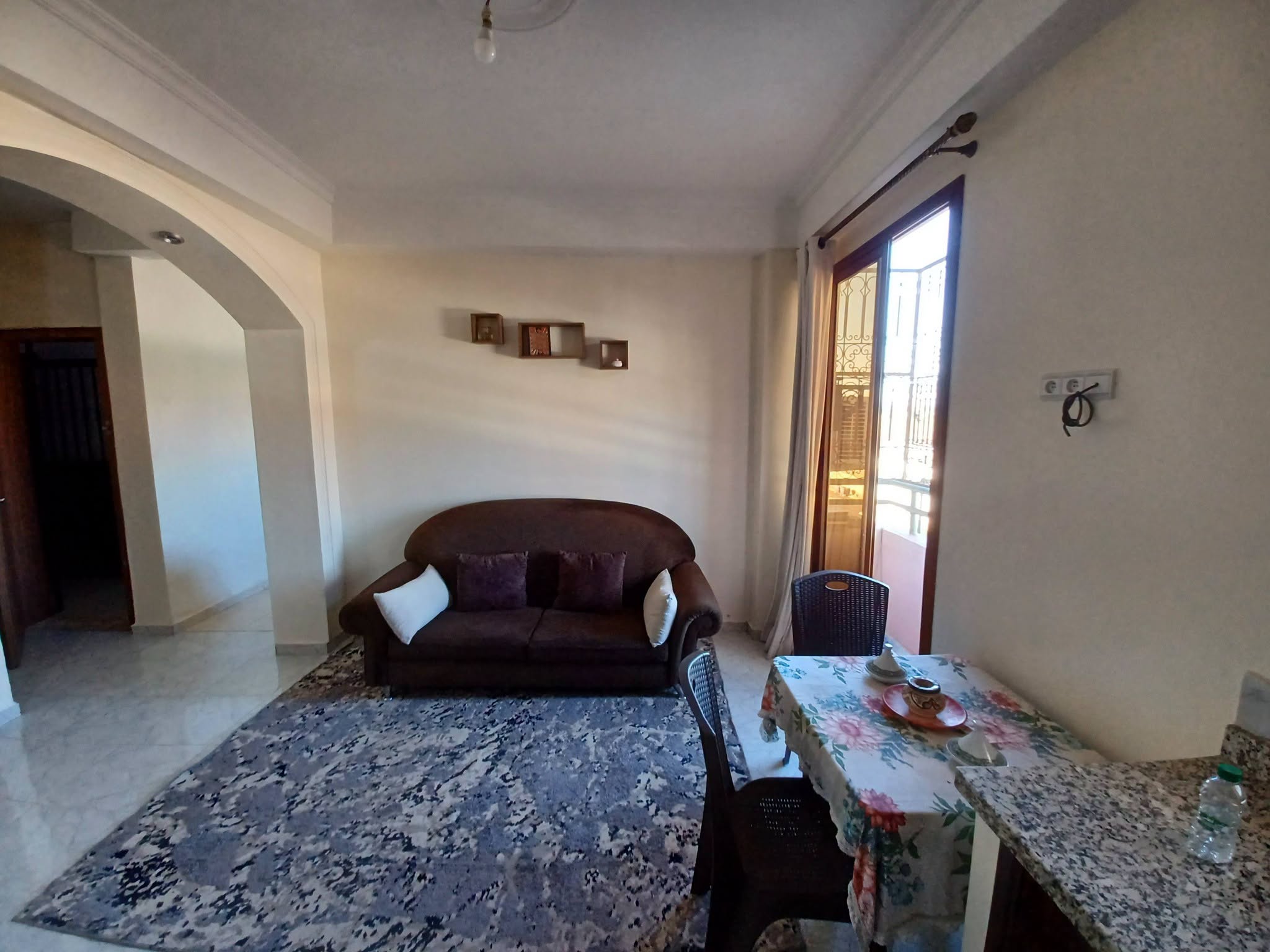 Studio meublé en location longue durée MABROUKA