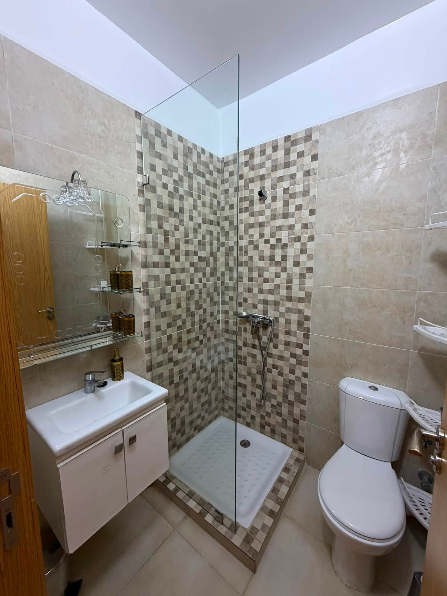 Appartement à louer à Basatin Targa