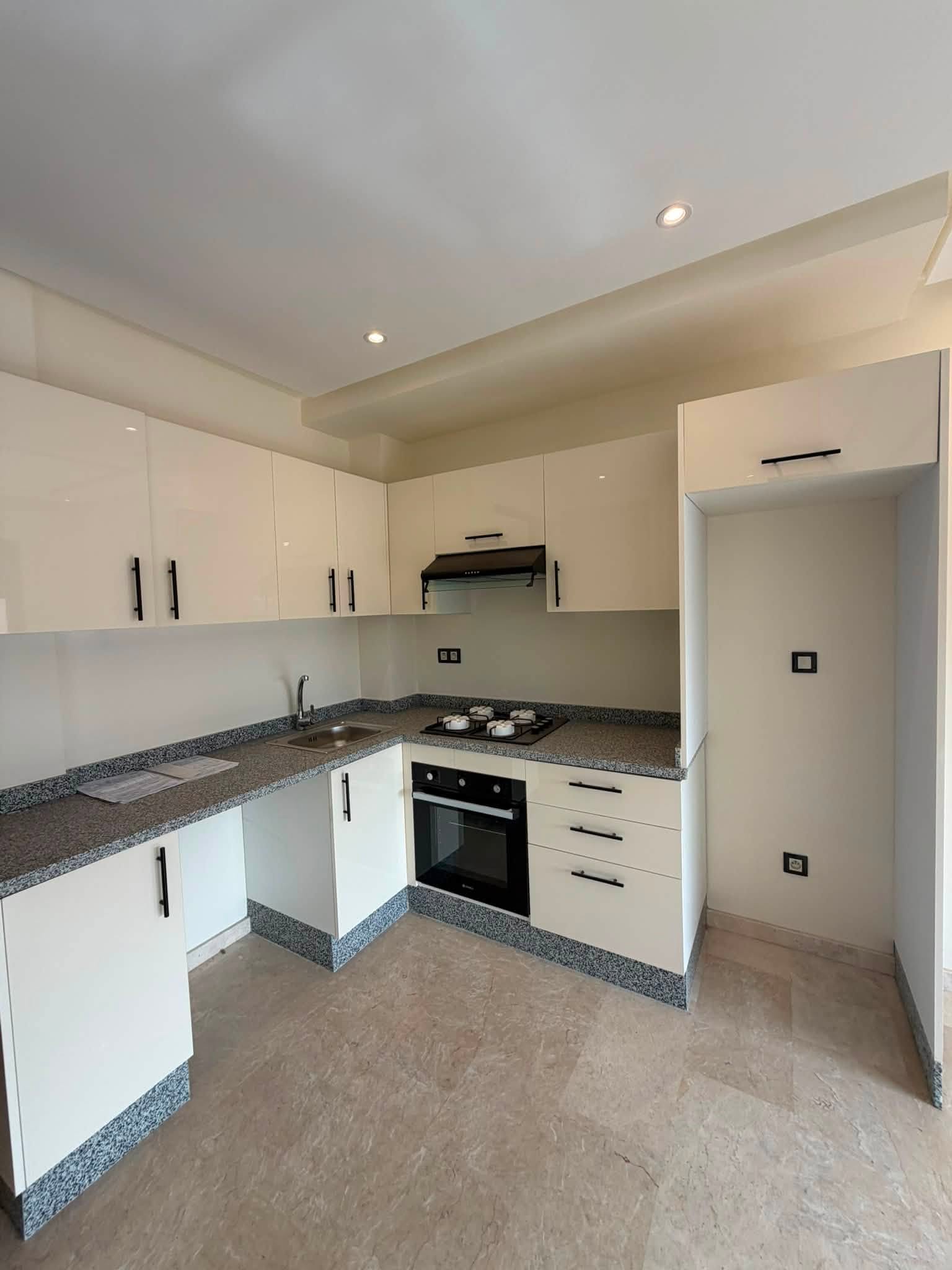 Appartement vide à louer à Semlalia