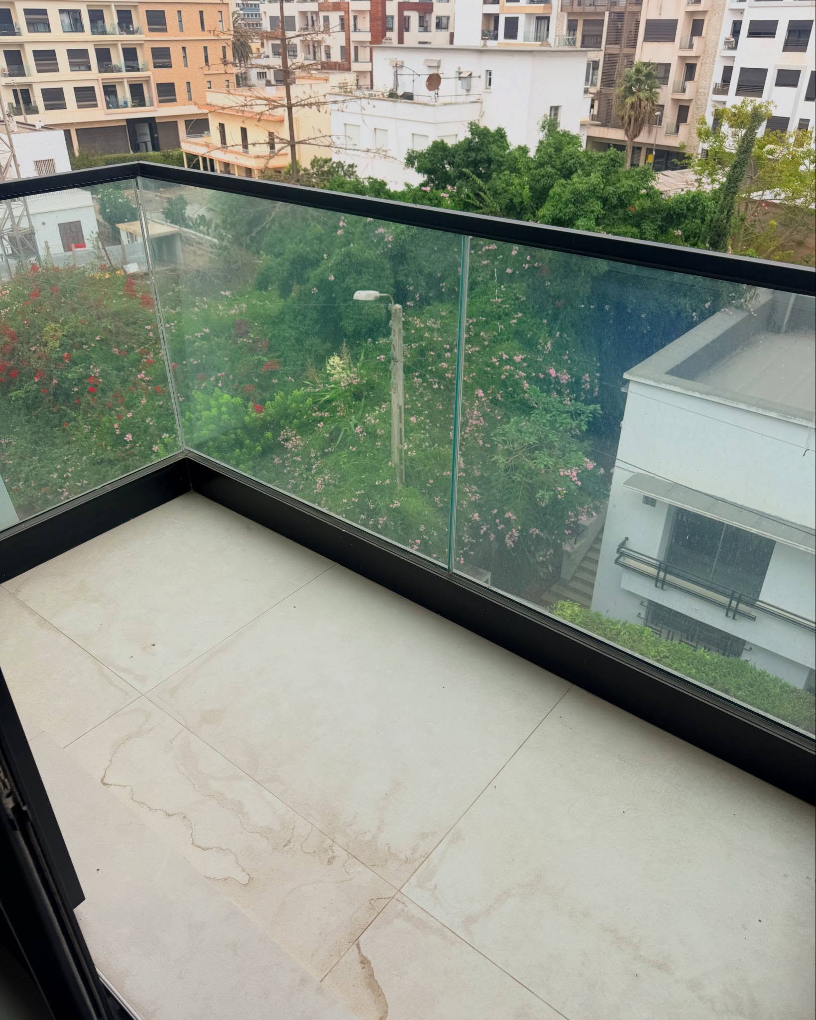 Studio duplex meublé à louer quartier Palmier