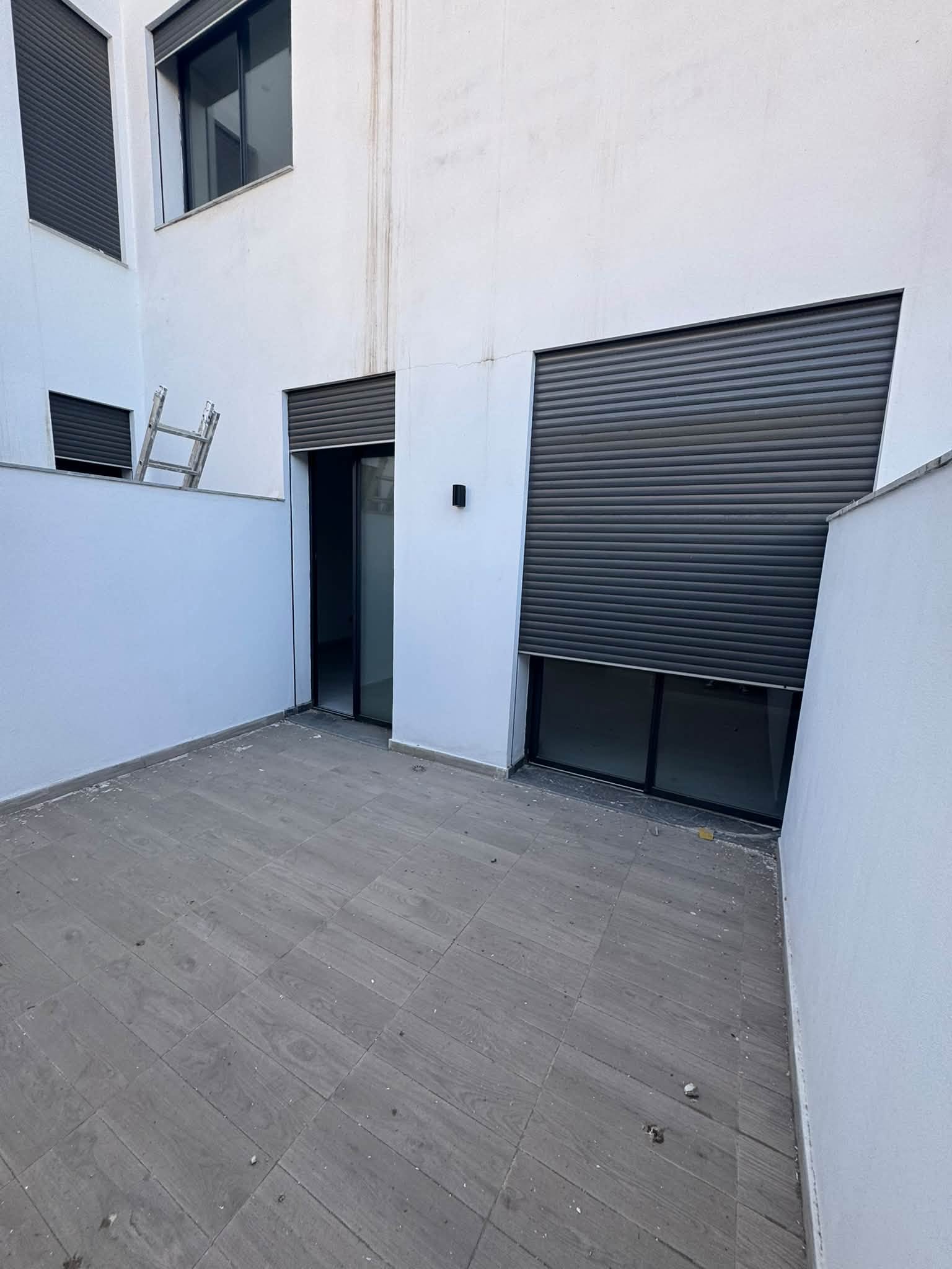 Studio vide à louer à OASIS