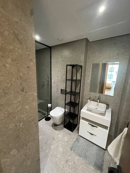Studio meublé neuf à louer à CFC