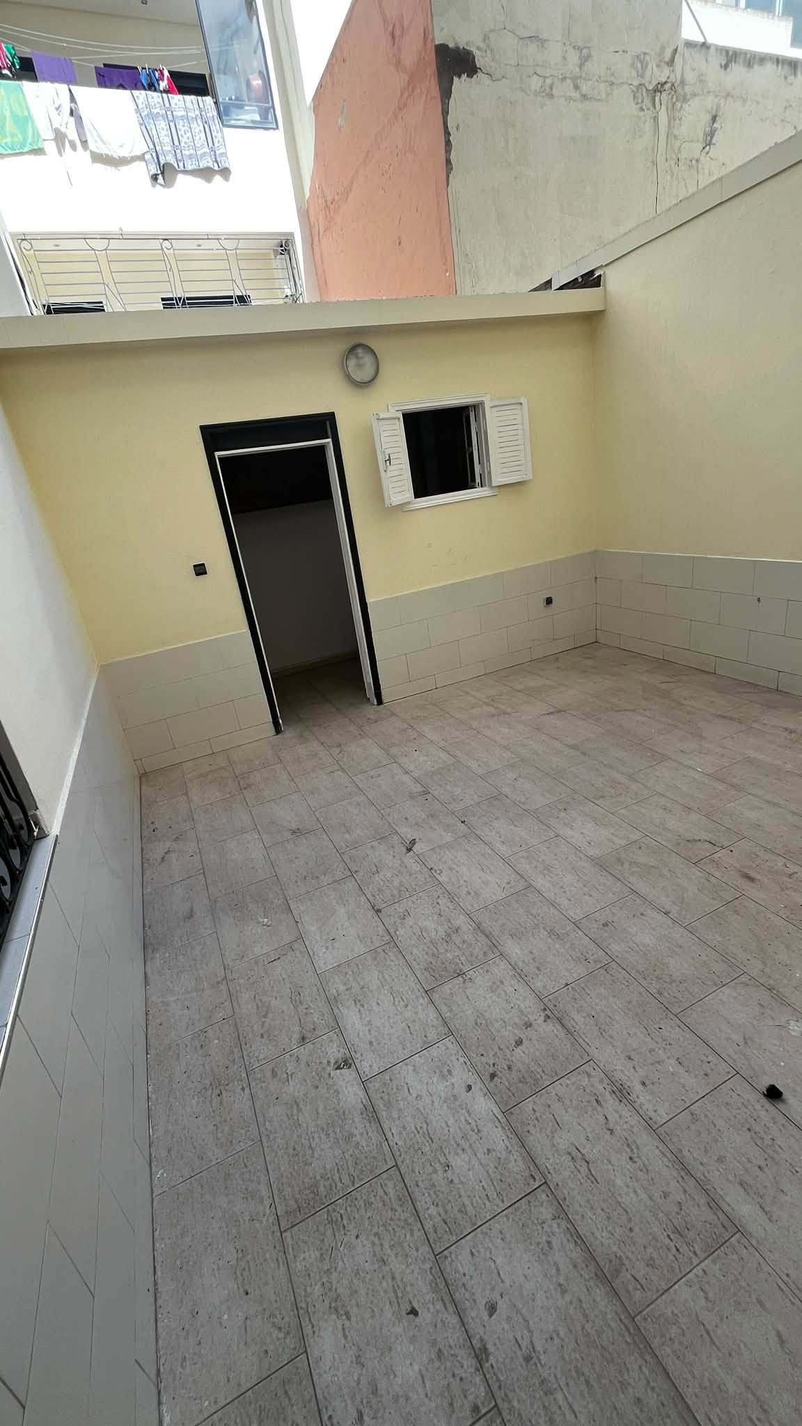 appartement vide a louer à Maarif