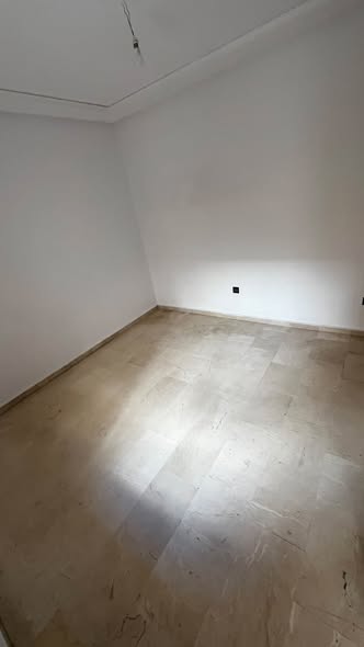 appartement vide a louer à Maarif