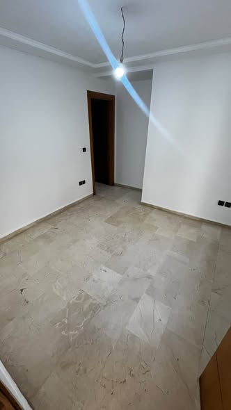appartement vide a louer à Maarif