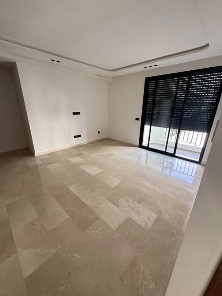 Studio vide à louer quartier les princesse