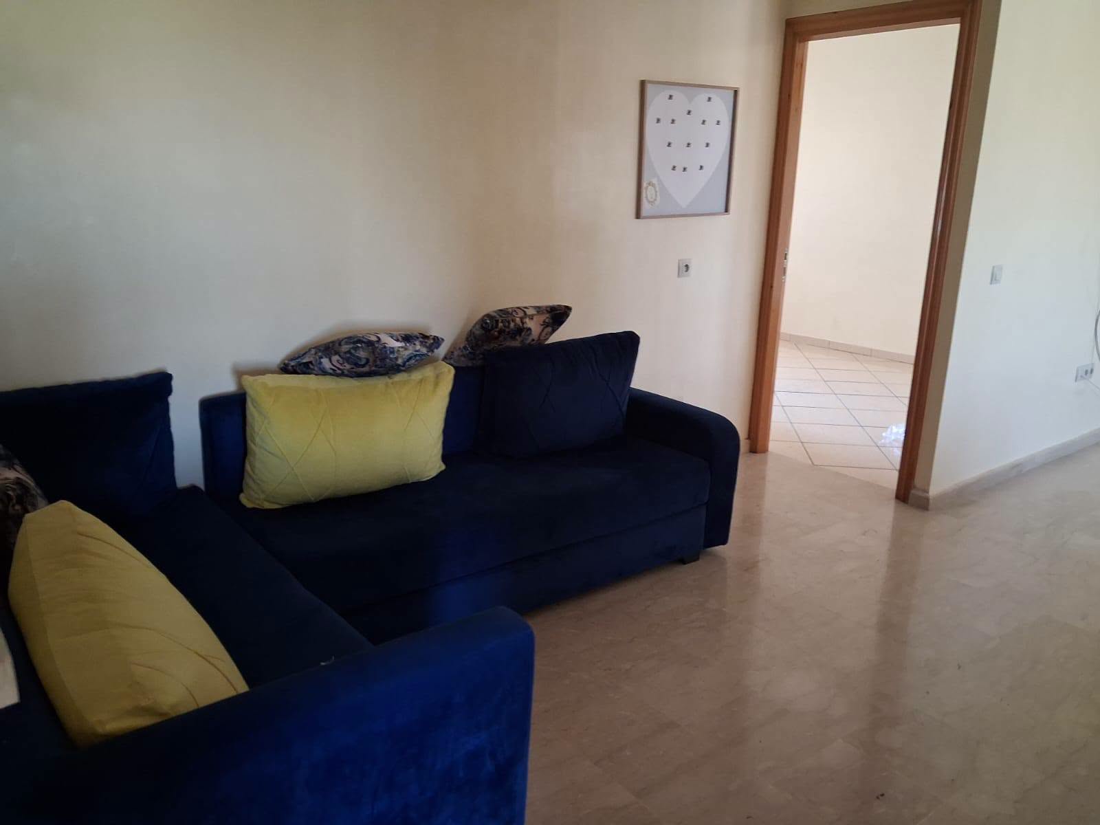 Appartement semi meublé à louer à Oasis