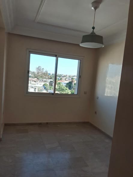 Appartement semi meublé à louer à Oasis