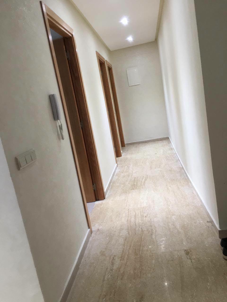 Appartement vide à louer entre Casa voyageurs et Mall Bnou Tachfine