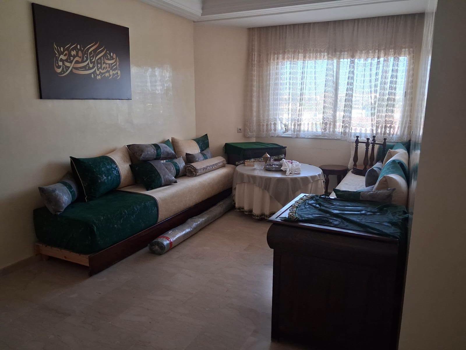 Appartement semi meublé à louer à Oasis