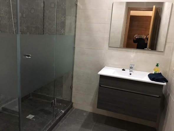 Appartement semi meublé à louer à Oasis