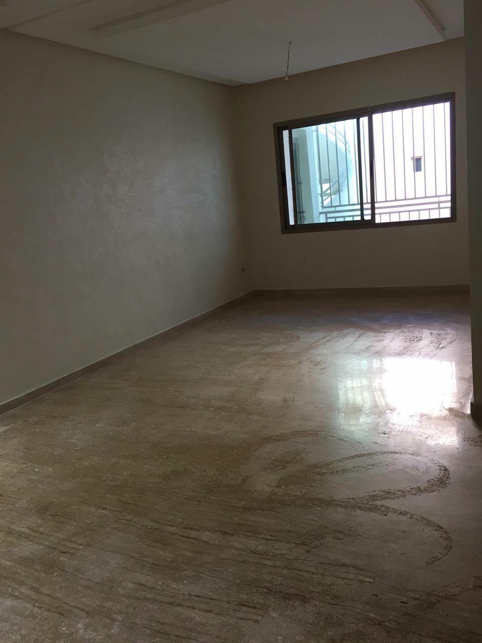 Appartement vide à louer entre Casa voyageurs et Mall Bnou Tachfine
