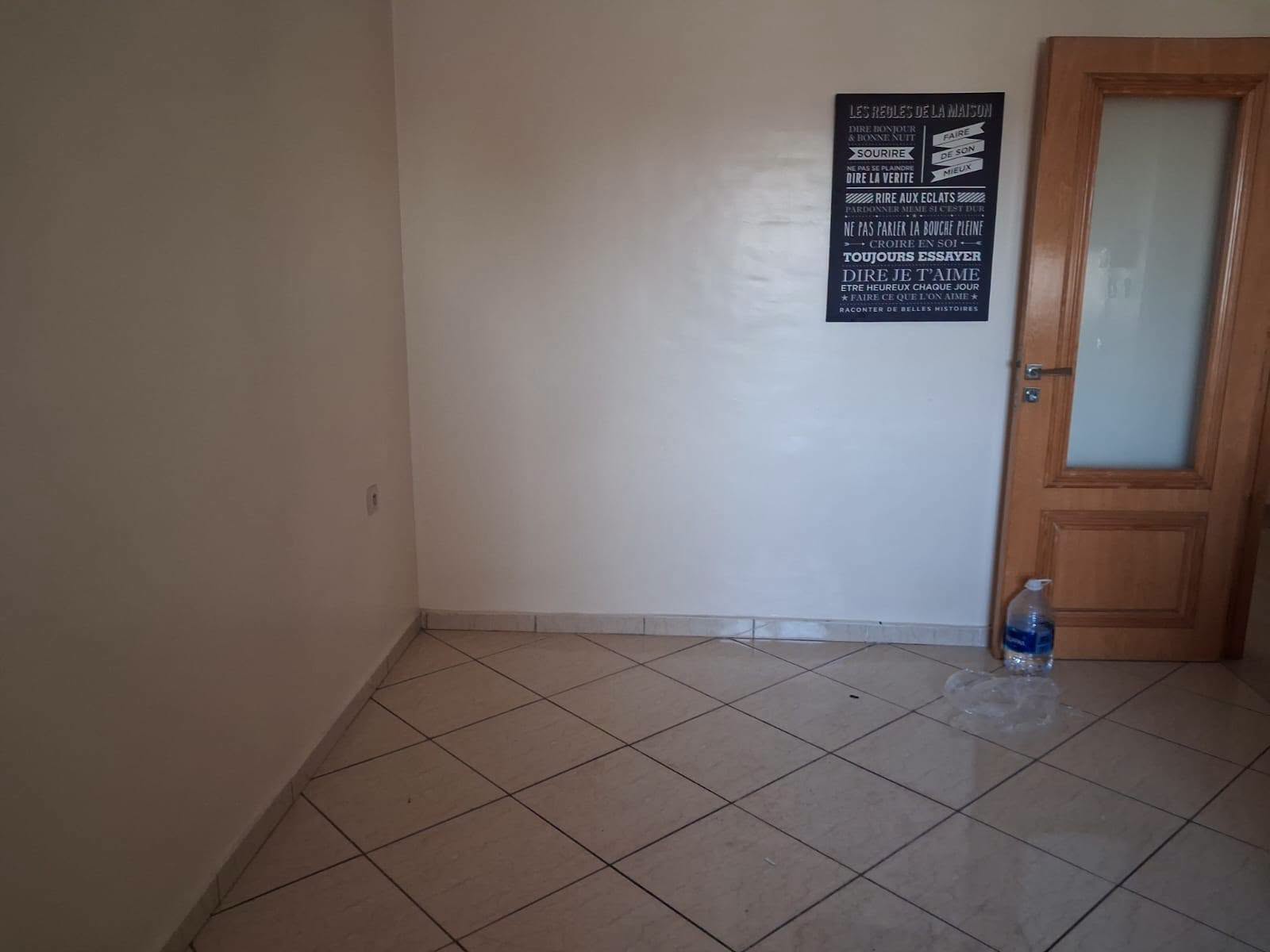 Appartement semi meublé à louer à Oasis