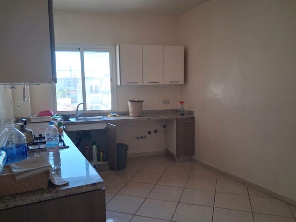 Appartement semi meublé à louer à Oasis