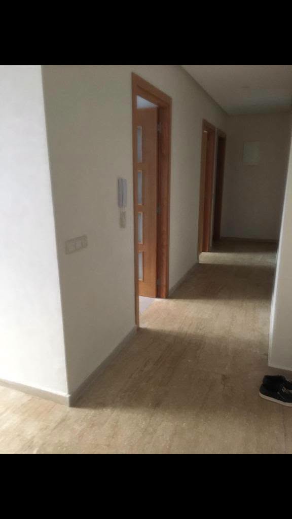 Appartement vide à louer entre Casa voyageurs et Mall Bnou Tachfine