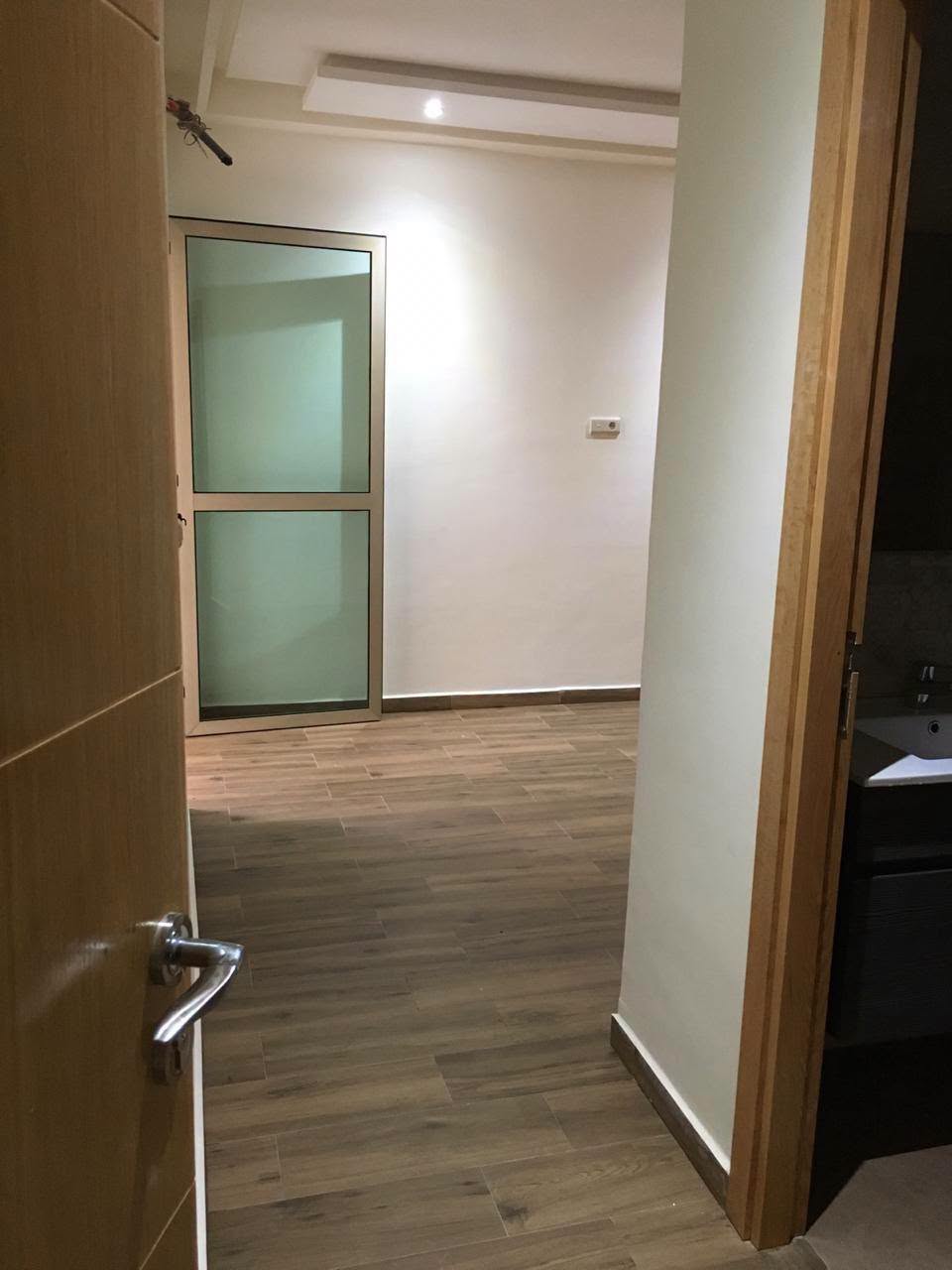 Appartement vide à louer entre Casa voyageurs et Mall Bnou Tachfine