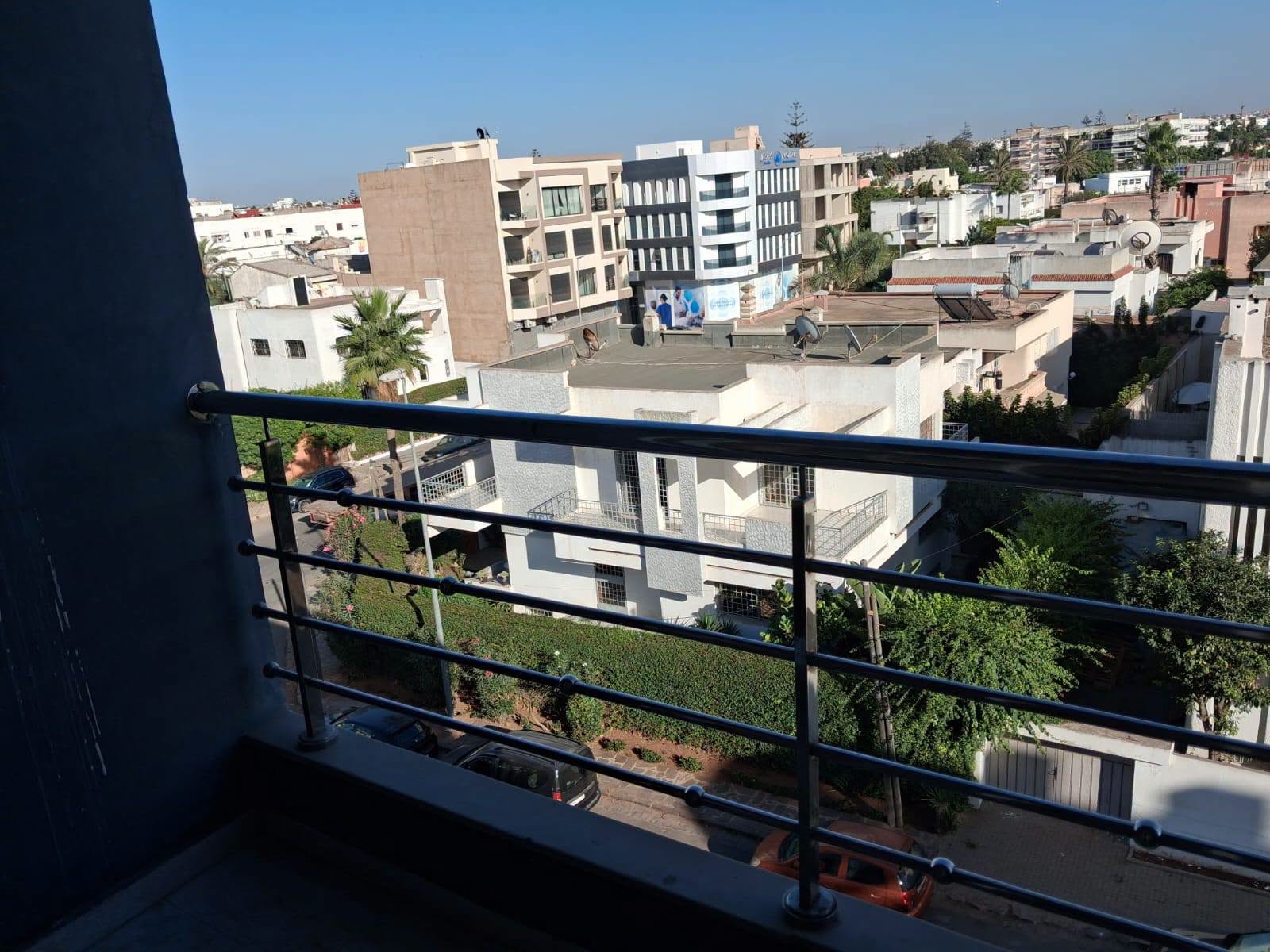 Appartement semi meublé à louer à Oasis