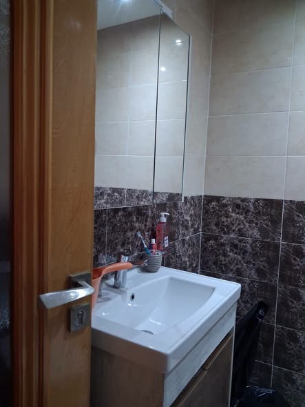 Appartement semi meublé à louer à Oasis