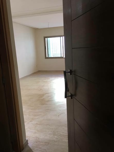 Appartement vide à louer entre Casa voyageurs et Mall Bnou Tachfine
