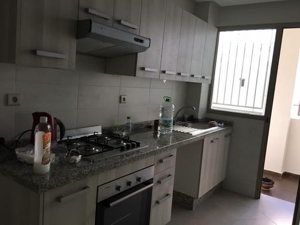 Appartement vide à louer entre Casa voyageurs et Mall Bnou Tachfine